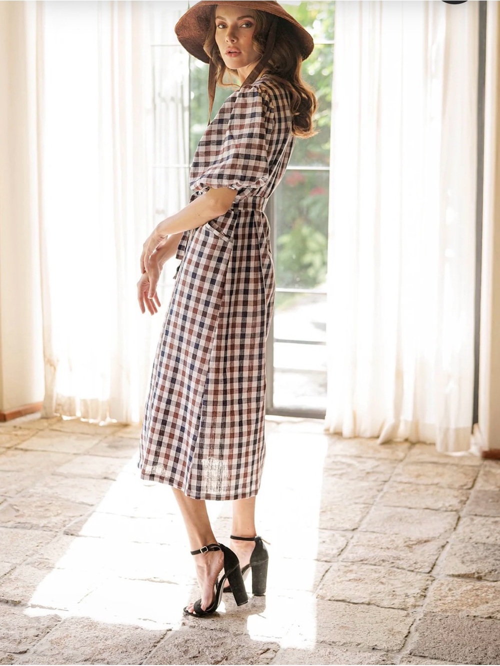Brunna Co Meghan Gingham Linen Belted Midi Dress In Brown. Size S